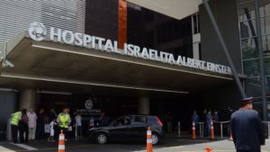 Bolsonaro deixa UTI, caminha e faz exercícios no hospital