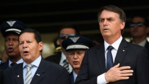 Jair Bolsonaro sanciona lei que permite faltar à aula por motivo religioso