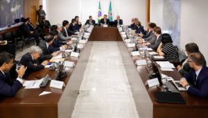 Em segunda reunião ministerial, Bolsonaro fala de enxugamento das pastas