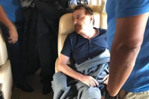 Battisti deixa Bolívia em direção a Roma