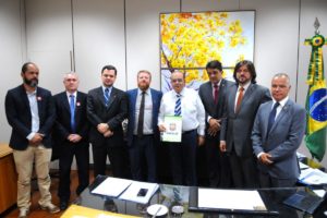Policiais civis oficializam aceite da proposta de reajuste