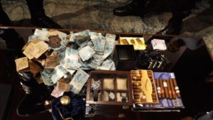 Polícia prende ladrões com R$ 137 mil e três barras de ouro de escritório de advocacia no DF
