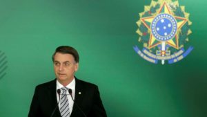 Mudança da embaixada para Jerusalém está em ‘banho-maria’, diz Bolsonaro