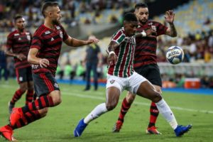 Flamengo decide clássico no último minuto e vai à final