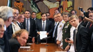 Bolsonaro entrega reforma previdenciária dos militares ao Congresso