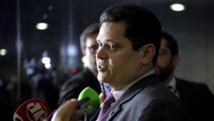 Alcolumbre sem medo de ser retalhado segura sabatina de Mendonça até 2023, diz TV