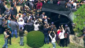 Lula assiste à cremação do neto e volta a Curitiba