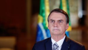 Bolsonaro diz que governo estuda reduzir impostos de empresas