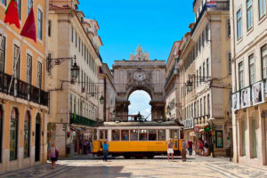 Comitiva do GDF viaja a Lisboa para assinar acordo com empresa aérea
