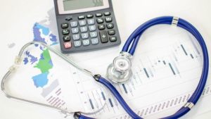 Senado aprova congelamento de preços nos planos de saúde e remédios