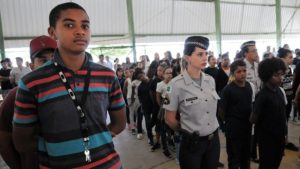Governo do DF já admite seguranças armados protegendo escolas públicas