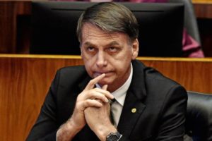 Em meio a atrito com Câmara, Bolsonaro reúne ministros nesta segunda
