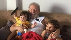 Gleisi: ‘Lula disse que nunca esperaria uma notícia dessas’