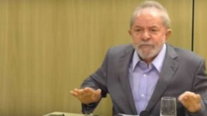 Lula diz que Brasil é ‘governado por um bando de maluco’