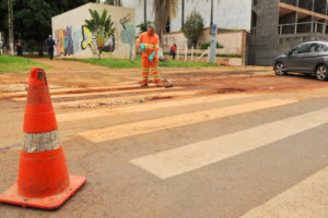Detran reforça pintura de faixas de pedestres na Asa Norte