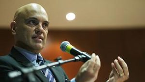 Ministro ordena bloqueio de redes sociais e WhatsApp de críticos do STF