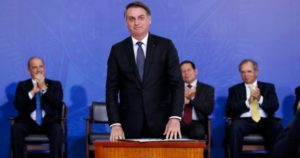 Bolsonaro rasga elogios a Rodrigo Maia