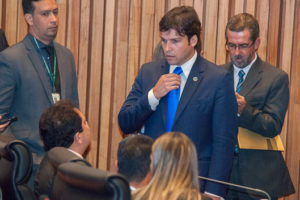 CLDF aprova matérias relativas a escolas e empresas