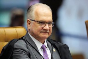 Fachin dá cinco dias para Moraes apresentar informações sobre inquérito