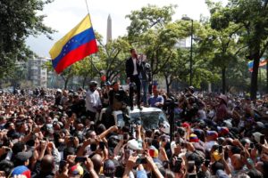 Guaidó se junta a manifestantes: o fim da usurpação ‘é irreversível’