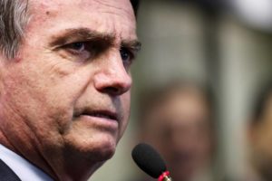 MEC não poderia continuar ‘sangrando’ com Vélez, diz Bolsonaro