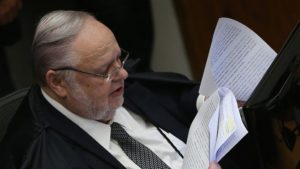 Ministro relator, Felix Fischer vota por reduzir pena de Lula no caso triplex