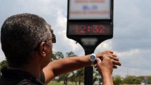 Presidente Jair Bolsonaro diz que pretende acabar com horário de verão