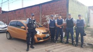 Homem é preso pela PMDF logo após roubar o carro de um professora que chegava em seu trabalho