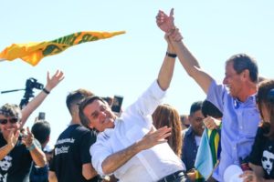 PF invade casa de general crítico ferrenho do STF