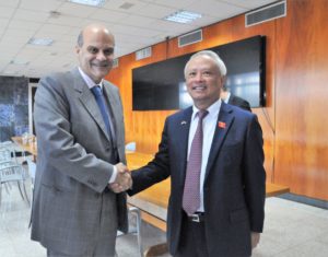 Governador em exercício, Paco Britto, recebe delegação do Vietnã no Buriti