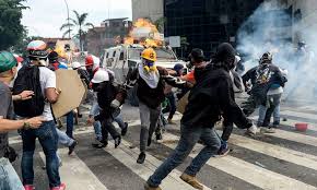 Venezuela é palco de guerra civil, com Maduro colocando na conta da oposição