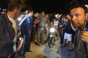 Bolsonaro dá ‘voltinha de moto’ durante folga da Páscoa no Guarujá
