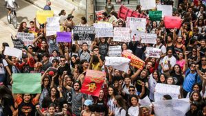 Bolsonaro diz que manifestantes são ‘idiotas úteis usados como massa de manobra por minoria’