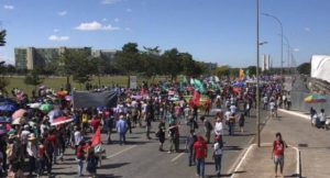Manifestação pacífica em Brasília teve um preso por cobrir o rosto