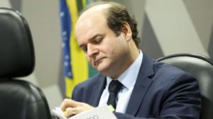 Bolsonaro reconduz ministro Tarcisio Vieira ao TSE, por mais dois anos