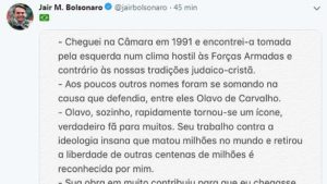 Bolsonaro usa Twitter para elogiar o escritor Olavo de Carvalho