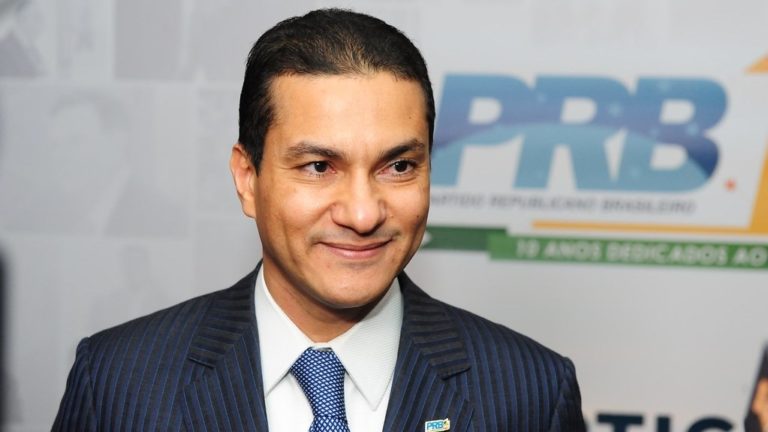 PP e União Brasil podem formar super bancada
