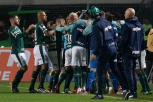 Palmeiras vence clássico com goleada sobre o Santos