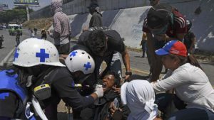Ao menos 52 pessoas ficam feridas nos confrontos na Venezuela