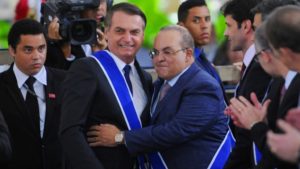 A diferença entre um estadista e um antagonista: Ibaneis x Bolsonaro