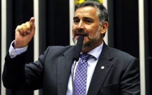 Líder do PT na Câmara afirma ter sido vítima de fake news