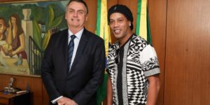 Bolsonaro recebe visita de Ronaldinho Gaúcho, em Brasília