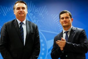 Bolsonaro faz defesa pública de Moro antes de ida de ministro ao Senado