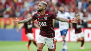 Com dois de Gabigol e uso do VAR, Flamengo vence o Fortaleza