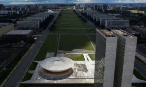 Brasília faz 60 anos, encontra novas vocações, mas mantém desigualdade