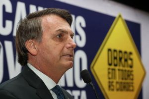 Bolsonaro estima que coronavírus diminuirá 3% as exportações do Brasil