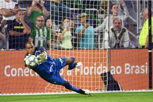 Jaílson brilha e “time reserva” salva Palmeiras