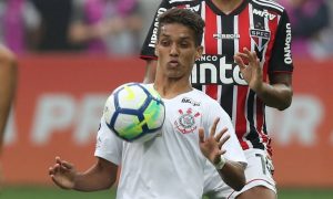 Corinthians encaminha venda de Pedrinho ao Benfica