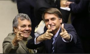 Enxurrada de perguntas ‘Vai trocar Moro por Fraga?’ fez Bolsonaro recuar