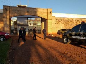 Diretor e mais 30 funcionários presos no presídio do Paraguai